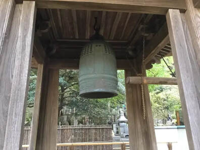 A huge bell in a Japanese temple